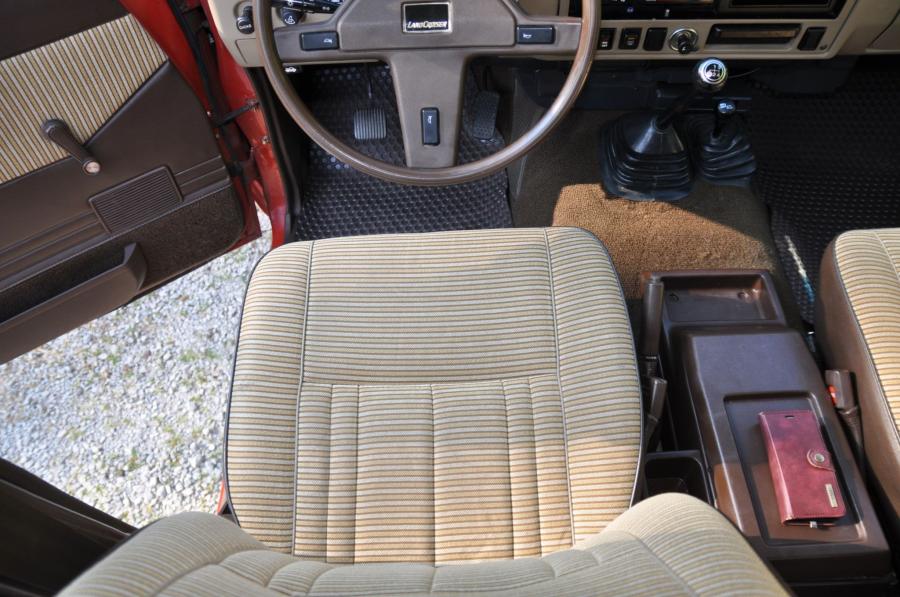Интерьер Toyota Land Cruiser 60 (FJ60) 1984 года  (NA) (фото 111 из 251)